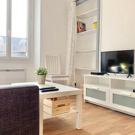 Flat Completely Renovated In The Centre #bl شقة *